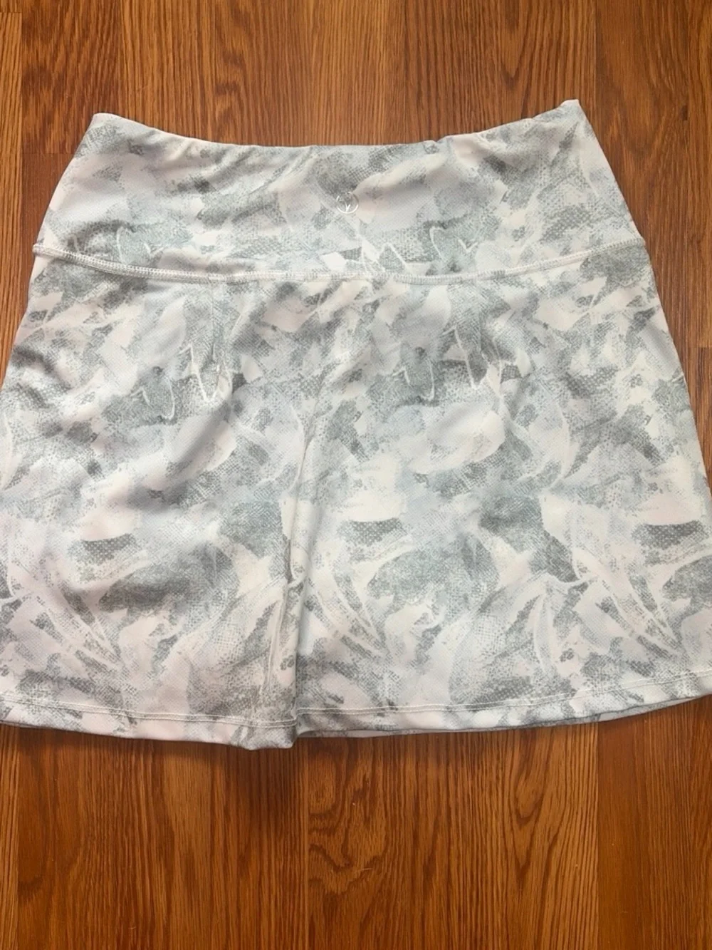 Vogo Women’s Athletic Skort in Light Gray Marble Print.